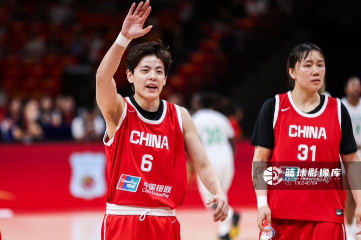 媒体人:杨舒予是今天当之无愧的mvp 关键时刻站出来连续突破得分 媒体人:杨舒予是今天当之无愧的mvp 关键时刻站出来连续突破得分