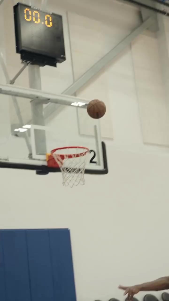 精益求精！训练师晒布朗尼训练视频 借助掩护出手跳投