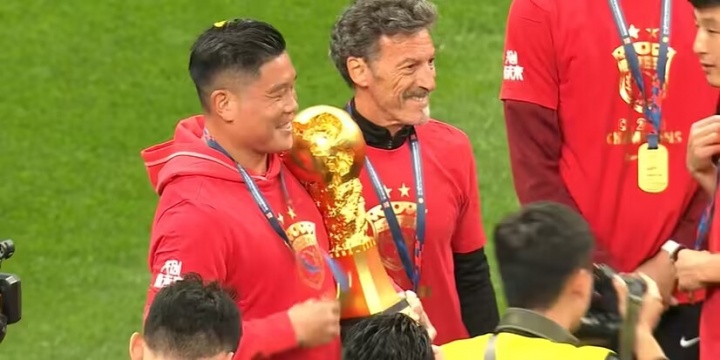 韦世豪停赛能否随队捧杯?蔡慧康有先例,23年停赛后仍与全队捧杯 韦世豪停赛能否随队捧杯?蔡慧康有先例,23年停赛后仍与全队捧杯