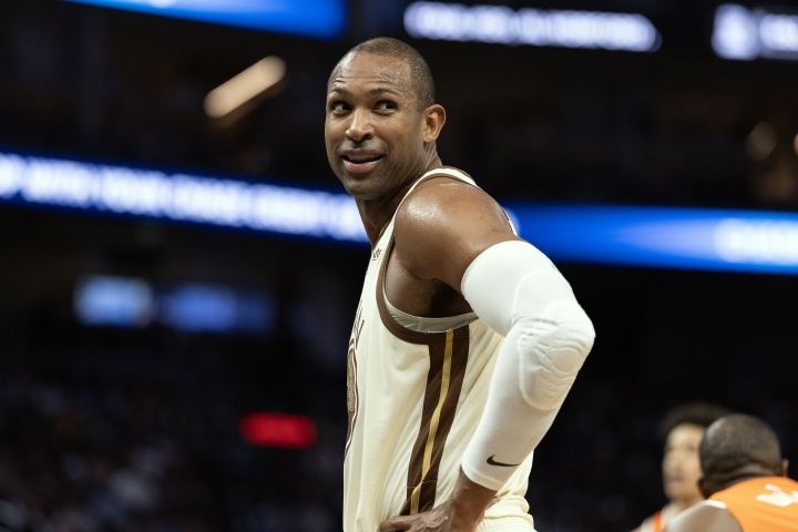火箭媒体人:火箭可能在交易截止日前换来霍福德 他符合球队需求 火箭媒体人:火箭可能在交易截止日前换来霍福德 他符合球队需求