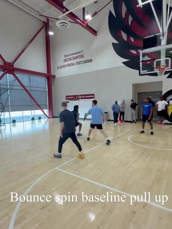 提升自我！安芬尼·西蒙斯近日投篮训练：打磨运球转身后干拔跳投