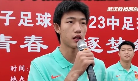 国足走进武汉第二十三中学,赵松源:希望大家保持对足球的热爱