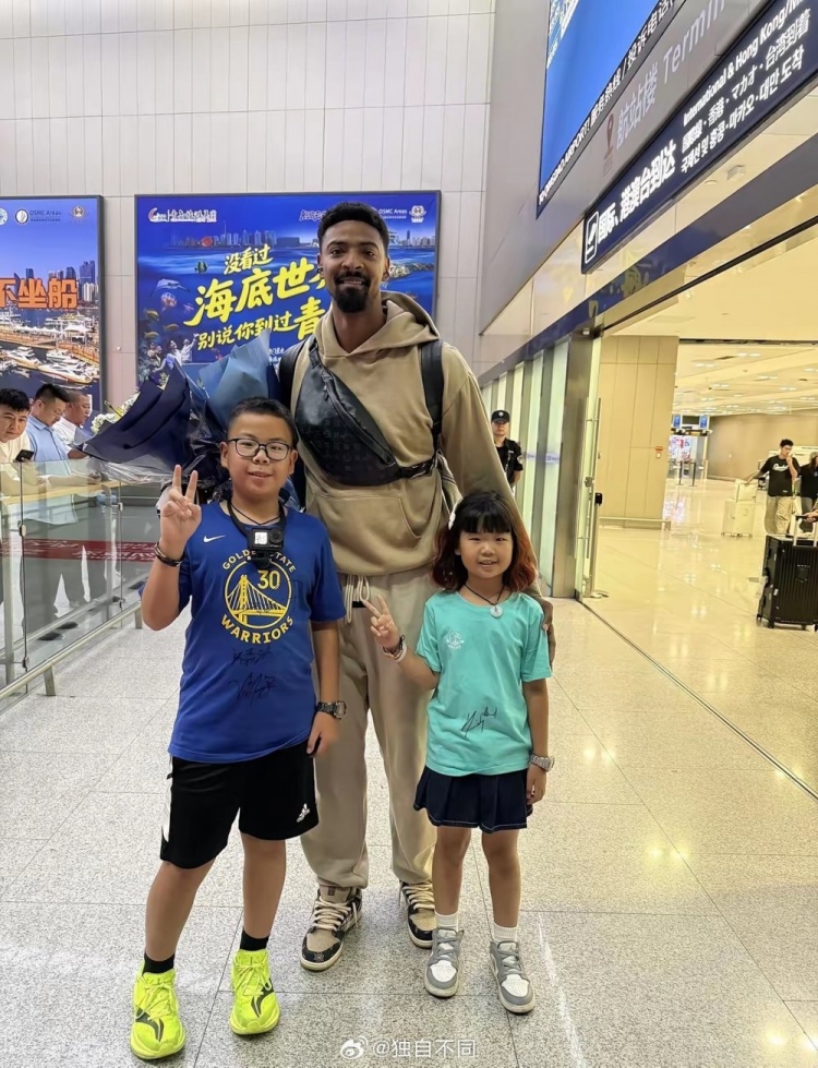 继续合作!记者:青岛男篮的两大外援米奇和韦瑟斯庞都已回到青岛