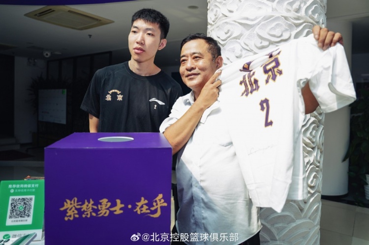快闪店第二弹图集！廖三宁、赵嘉义化身“一日店长” 与你零距离