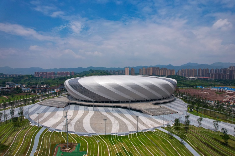 将承办国足友谊赛！渝媒：龙兴足球场经过封场养护，已达竞赛要求