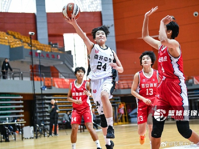 孙晗昀领衔 U17三人女篮武汉备战青奥会 孙晗昀领衔 U17三人女篮武汉备战青奥会
